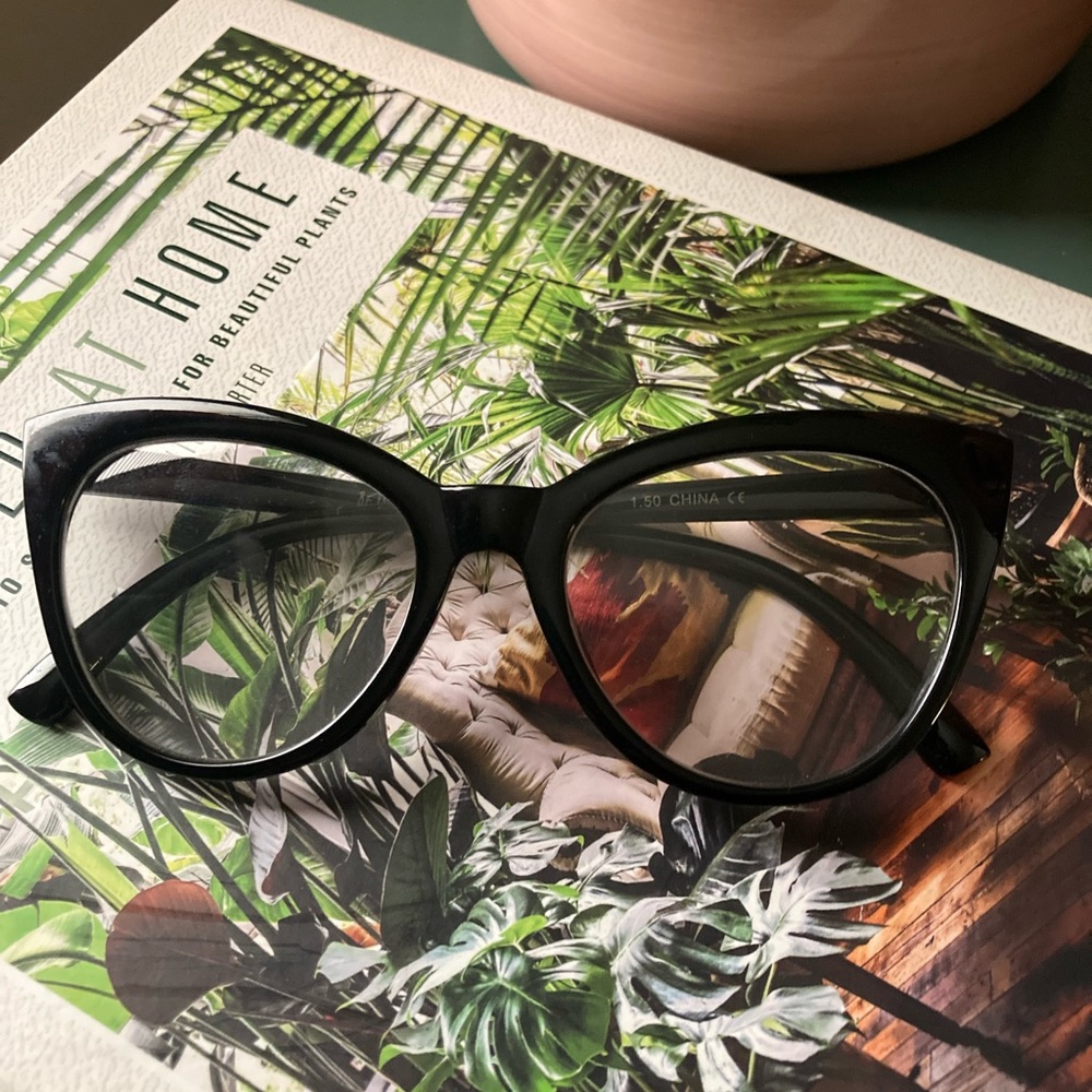 Betsey Johnson Cat Eye Readers +2.50